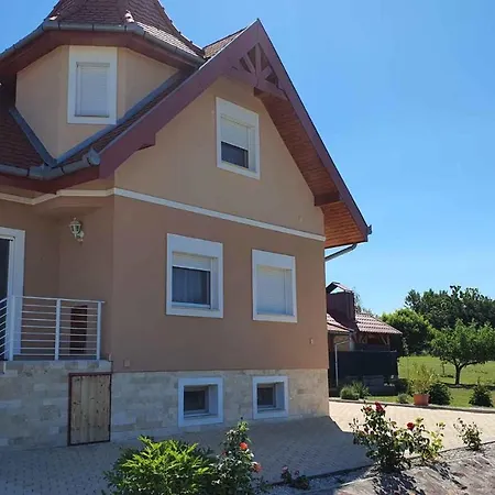 In - Balaton 19917 Сasa de vacaciones Siófok